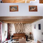 Anastasia Villa