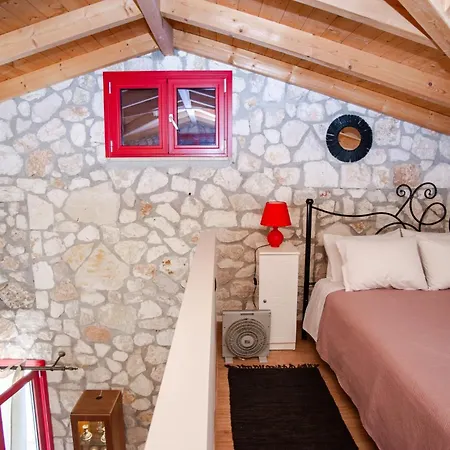 Anastasia * Μηνιά