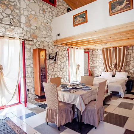 Anastasia Βίλα *