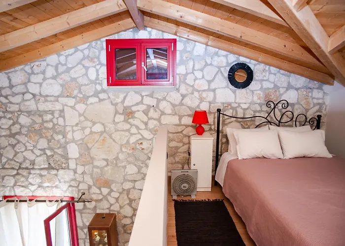 Anastasia * Μηνιά