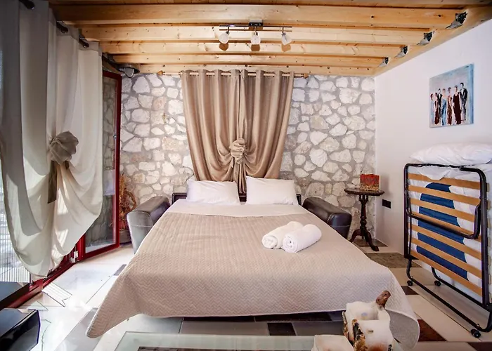 Anastasia * Μηνιά