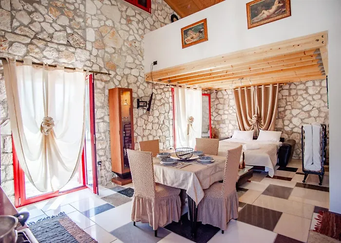 Anastasia Villa *